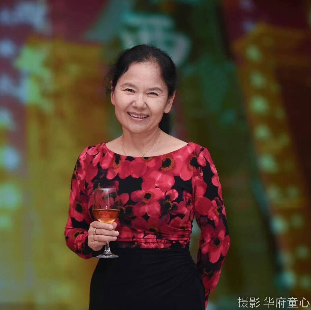 Photo of Dr. Ping Lu